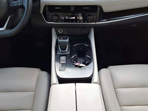 Used 2023 Nissan Rogue SL w/ SL Premium Package image 12