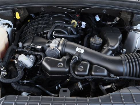 Used 2023 Jeep Grand Cherokee Laredo w/ Luxury Tech Group I RWD image 31
