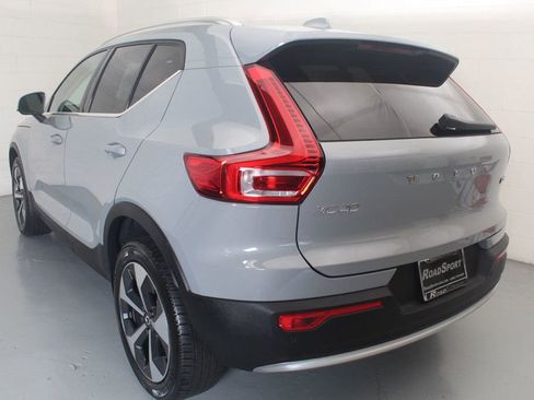 Used 2025 Volvo XC40 B5 Plus AWD/4WD image 16