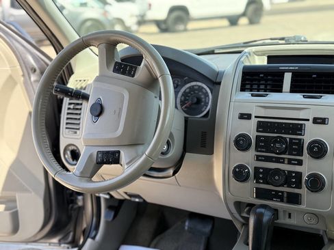 Used 2010 Ford Escape XLT image 9