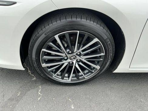 Used 2024 Lexus ES 350 w/ Premium Package FWD image 9