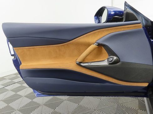 Used 2021 Ferrari 812 GTS image 30