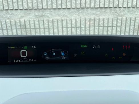 Certified 2022 Toyota Prius LE FWD image 32