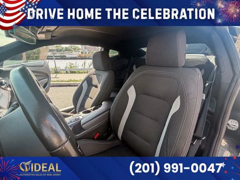 Used 2021 Chevrolet Camaro LT w/ Technology Package RWD image 18