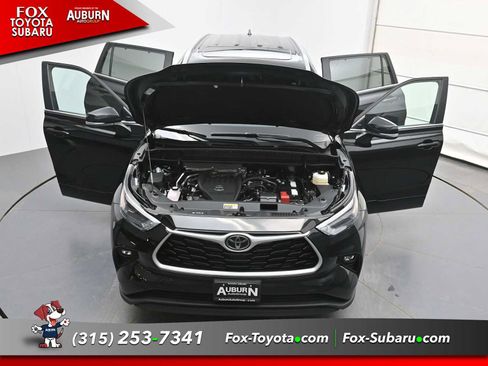 Used 2023 Toyota Highlander XLE AWD/4WD image 38