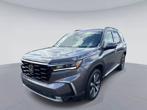 Certified 2025 Honda Pilot Touring image 8