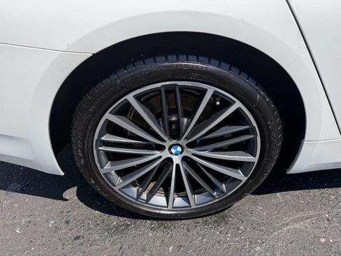 Used 2021 BMW 530i xDrive w/ Premium Package AWD/4WD image 8