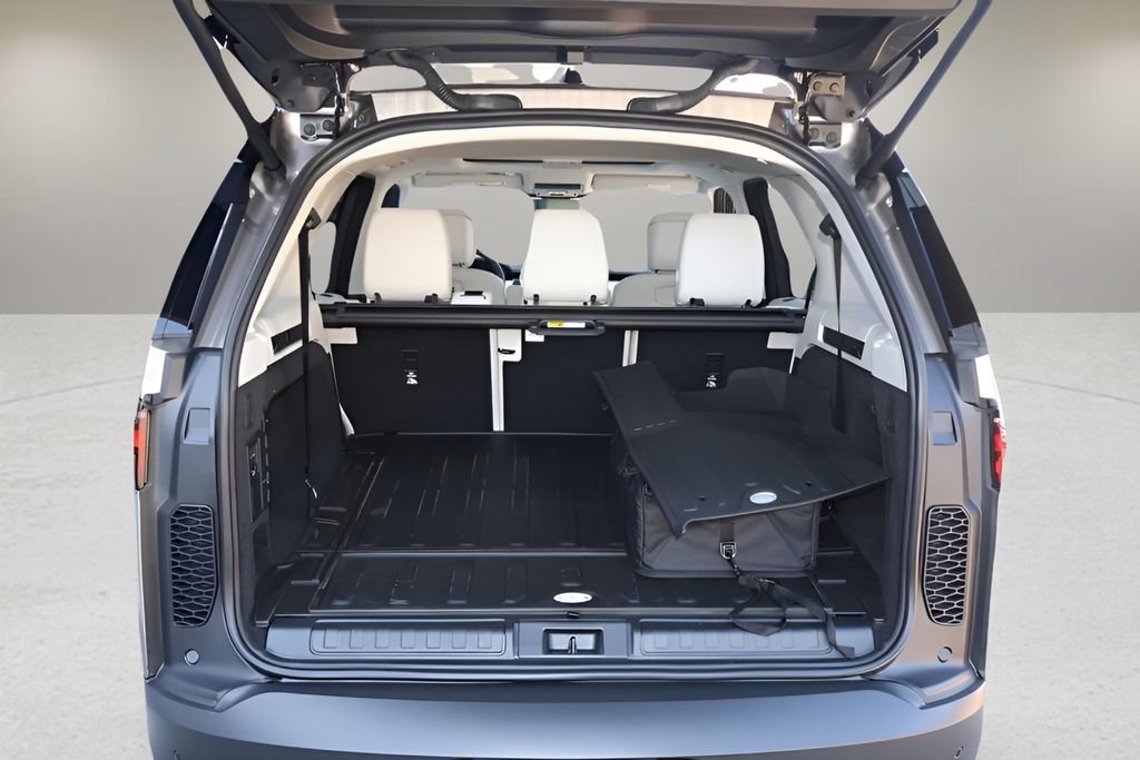 New 2026 Land Rover Discovery S AWD/4WD image 15