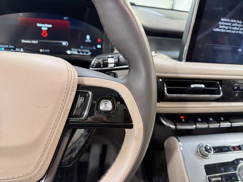 Used 2023 Lincoln Aviator AWD w/ Premium Package image 15