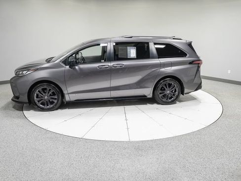 Used 2021 Toyota Sienna XSE FWD image 36
