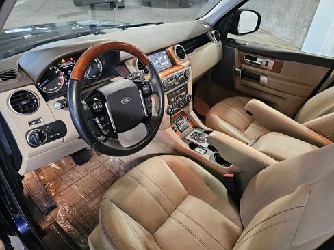 Used 2016 Land Rover LR4 HSE image 2