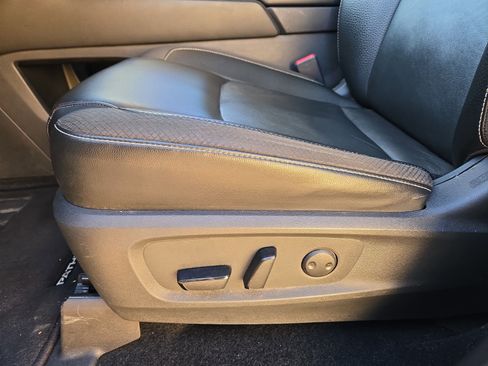 Used 2022 Nissan Pathfinder SL w/ SL Premium Package image 17