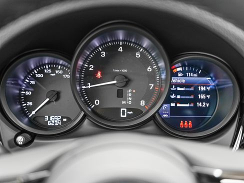 Certified 2023 Porsche Macan AWD/4WD image 18