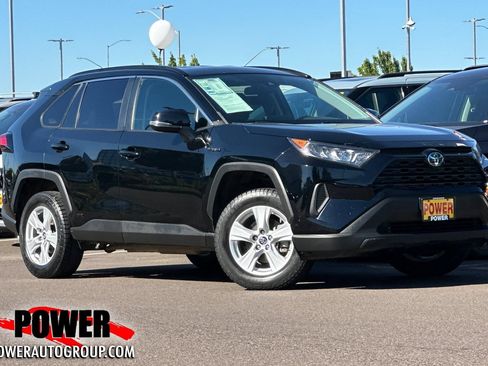 Used 2021 Toyota RAV4 LE AWD/4WD image 1