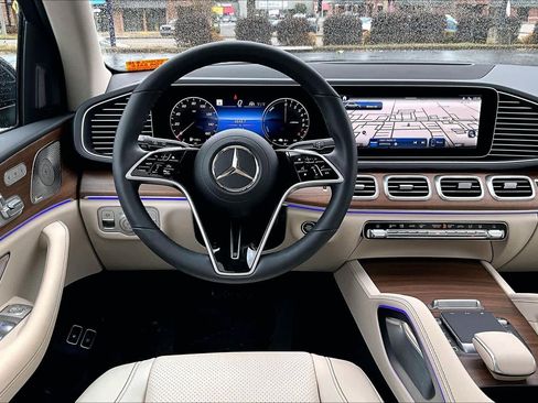 Used 2025 Mercedes-Benz GLE 450e 4MATIC image 6