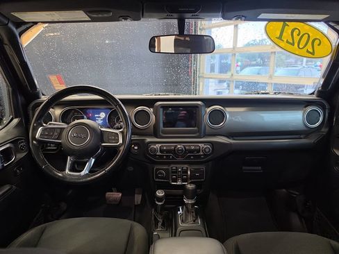 Used 2021 Jeep Wrangler Unlimited Sahara AWD/4WD image 18