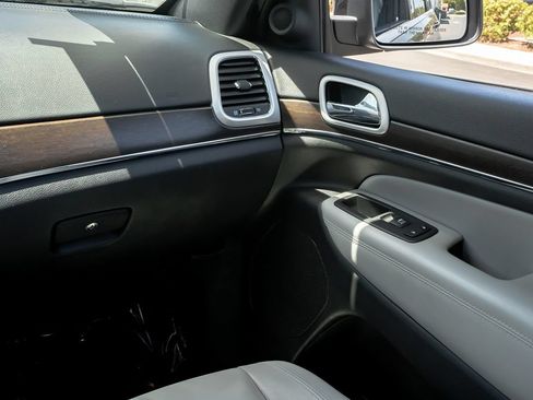 Used 2018 Jeep Grand Cherokee Limited AWD/4WD image 21