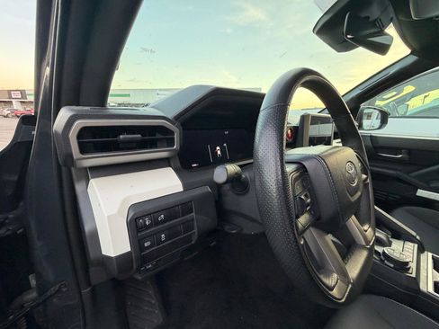 Used 2024 Toyota Tacoma TRD Sport image 8