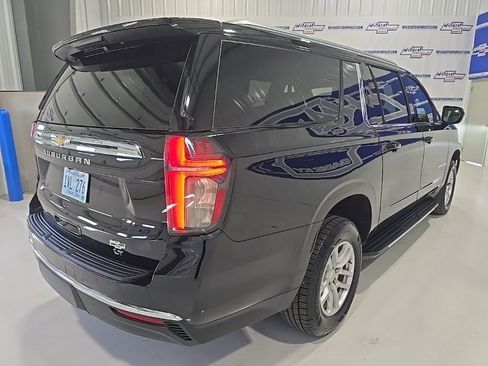 Used 2024 Chevrolet Suburban LT image 8