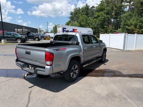 Used 2017 Toyota Tacoma TRD Sport w/ Tow Package (A/T) AWD/4WD image 5