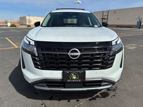 New 2026 Nissan Pathfinder Platinum image 9