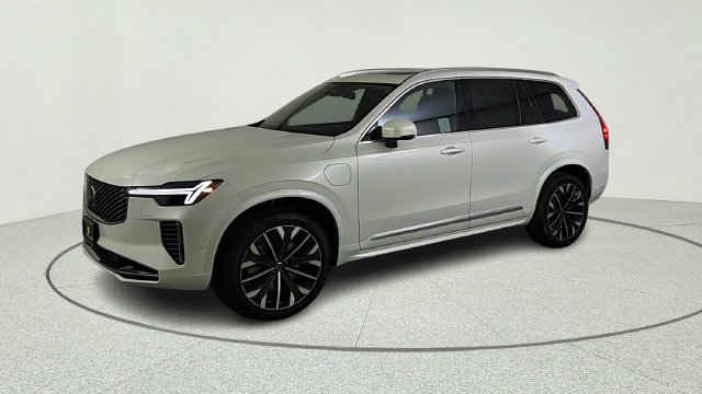 New 2026 Volvo XC90 T8 Plus w/ Protection Package AWD/4WD image 4