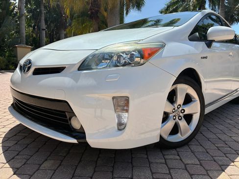 Used 2014 Toyota Prius Five FWD image 7