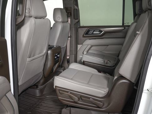 Used 2025 GMC Yukon XL Elevation AWD/4WD image 15