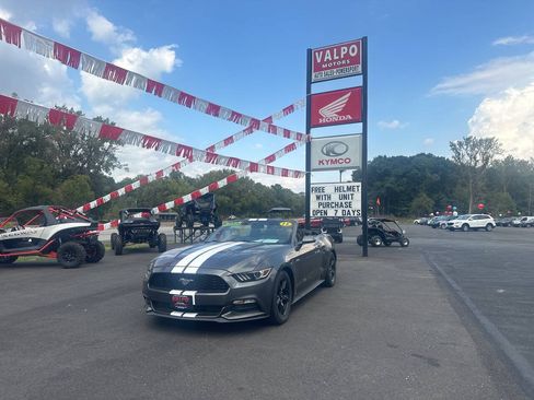 Used 2015 Ford Mustang Convertible RWD image 2