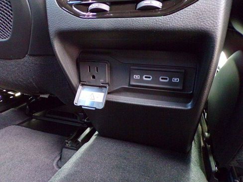New 2026 Jeep Grand Cherokee Altitude AWD/4WD image 8