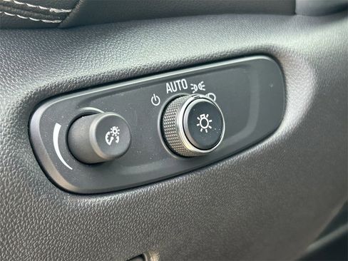 Used 2025 Chevrolet Blazer LT image 21