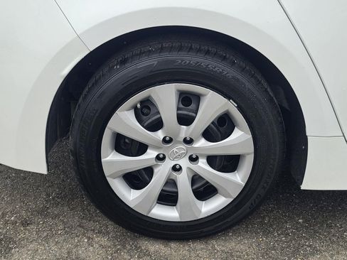 Used 2023 Toyota Corolla LE image 30