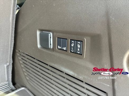 Used 2024 GMC Yukon Denali w/ Denali Reserve Package RWD image 13