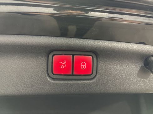 Used 2023 Mercedes-Benz C 300 C 300 image 8