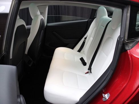 Used 2022 Tesla Model 3 image 19