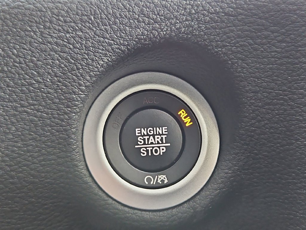 Used 2025 Chrysler Pacifica Limited FWD image 21