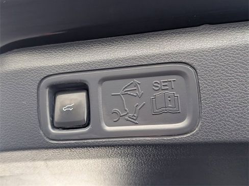 Used 2023 Ford Expedition Max Limited image 11