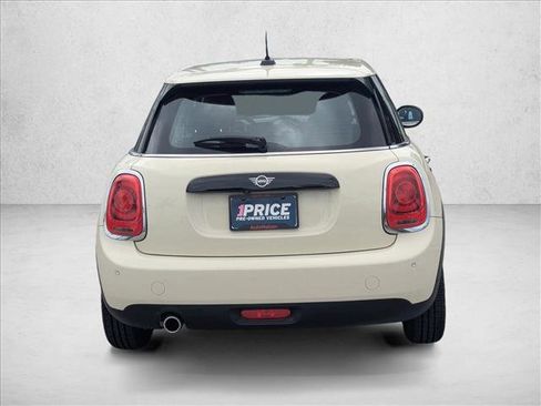 Used 2019 MINI Cooper 4-Door Hardtop image 7