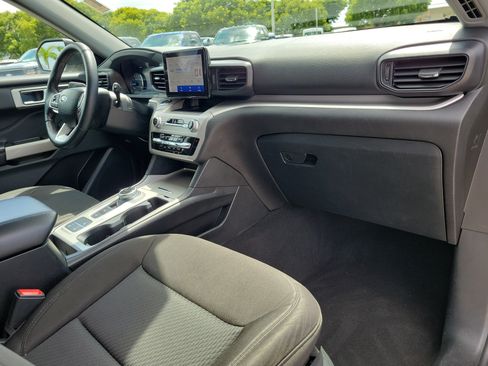 Used 2023 Ford Explorer XLT RWD image 19