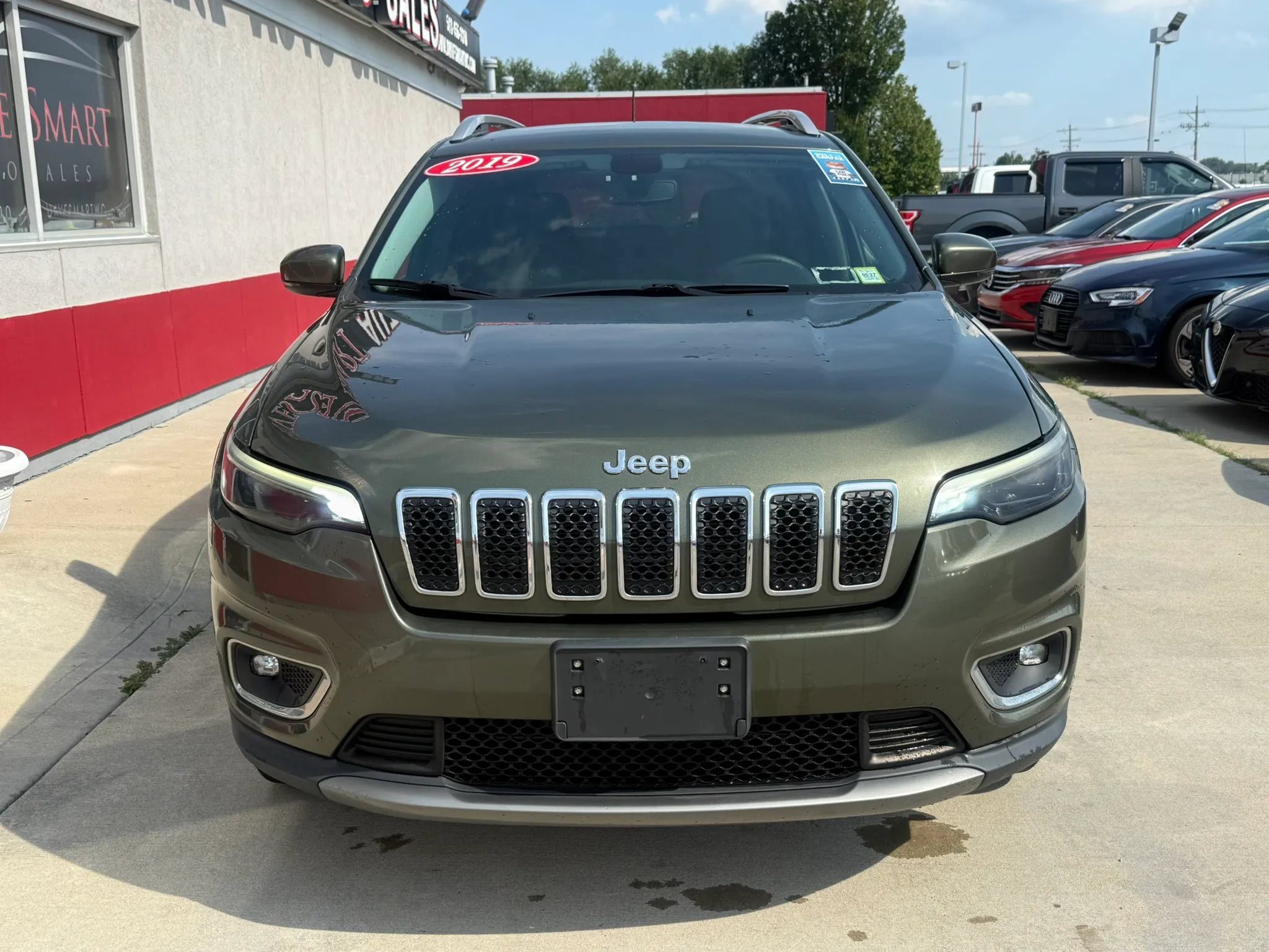 Used 2019 Jeep Cherokee Limited AWD/4WD image 6
