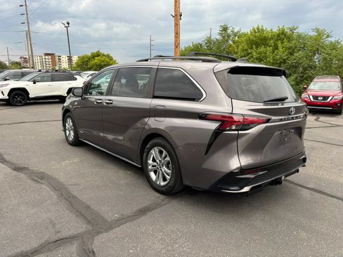 Used 2021 Toyota Sienna XSE AWD/4WD image 5