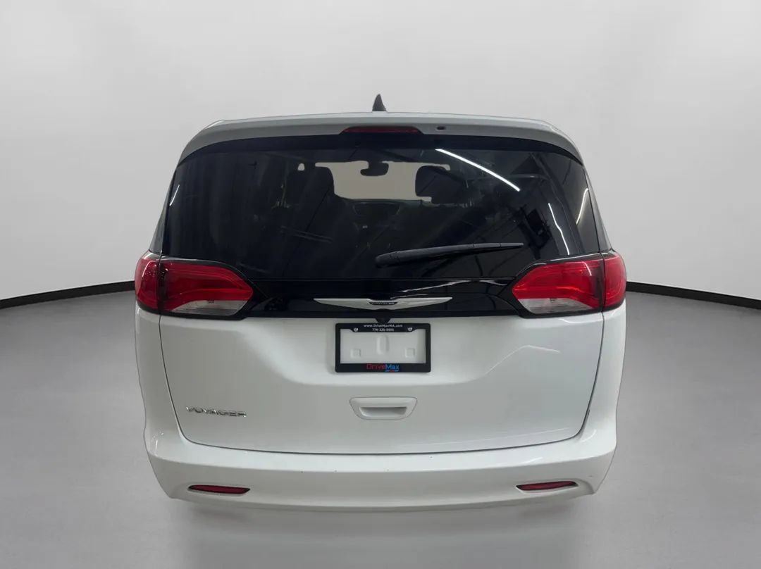 Used 2023 Chrysler Voyager LX FWD image 8