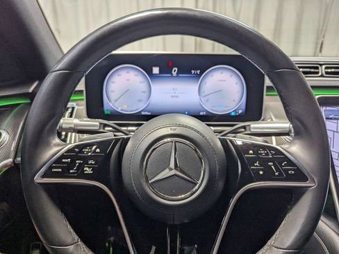 Used 2022 Mercedes-Benz S 500 4MATIC w/ AMG Line Package image 21