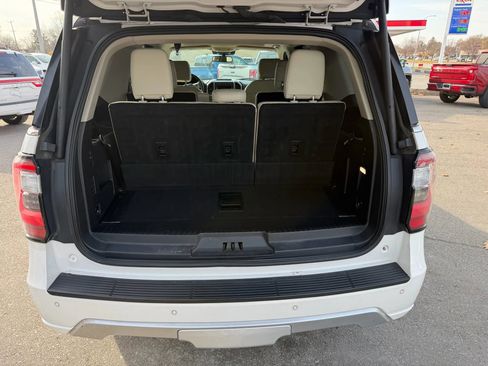 Used 2018 Ford Expedition Platinum image 11