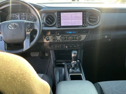 Used 2022 Toyota Tacoma TRD Off-Road image 17