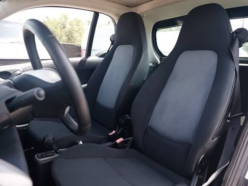 Used 2012 smart fortwo pure RWD image 9