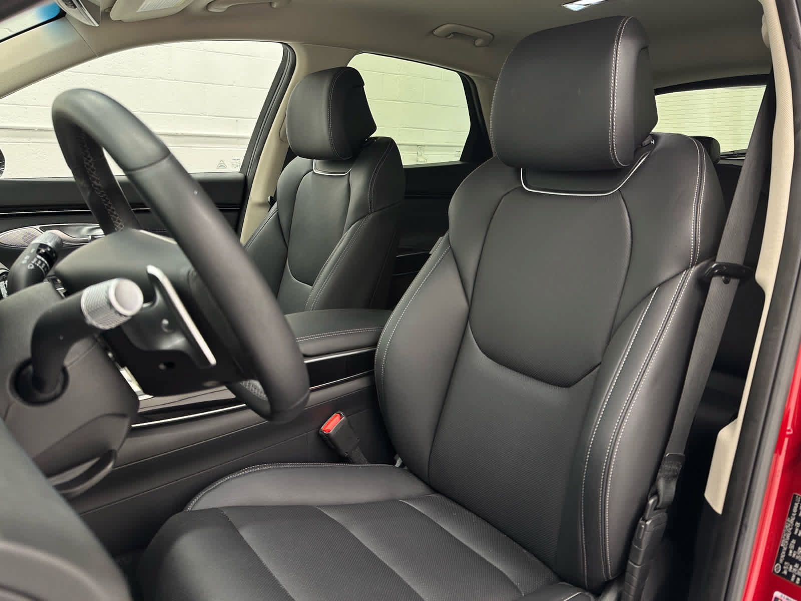 Used 2025 Genesis GV70 2.5T AWD/4WD image 13