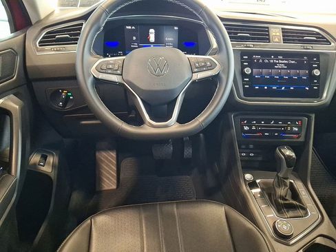 Used 2022 Volkswagen Tiguan SE AWD/4WD image 2