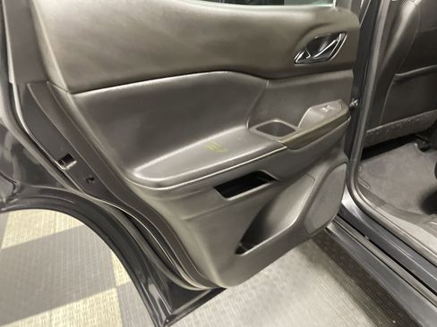 Used 2020 GMC Acadia SLT image 15