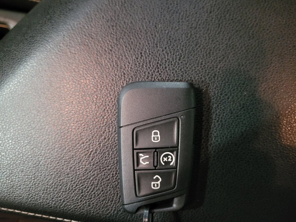 Used 2025 Volkswagen Jetta SE FWD image 32